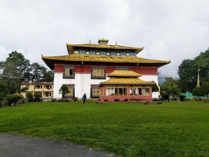 Touring Tsuklakhang Palace